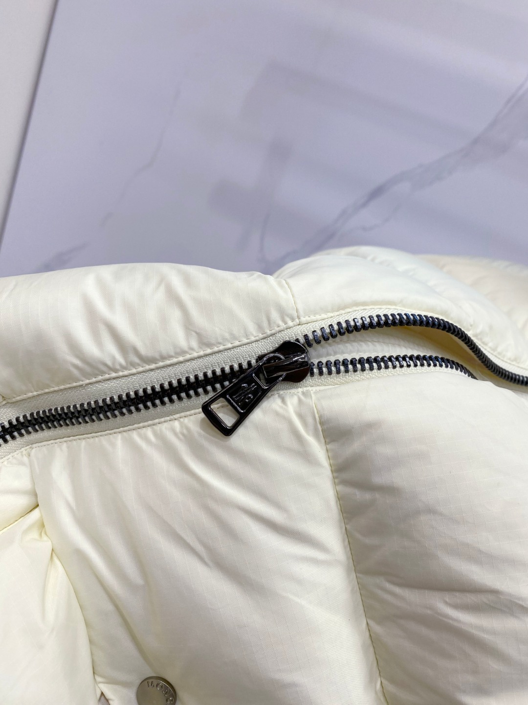 Moncler 蒙口🆕🆕🆕25年冬季新款羽绒马甲立领羽绒马甲，原版订制五金配件，采用顶级90白鸭绒超柔软