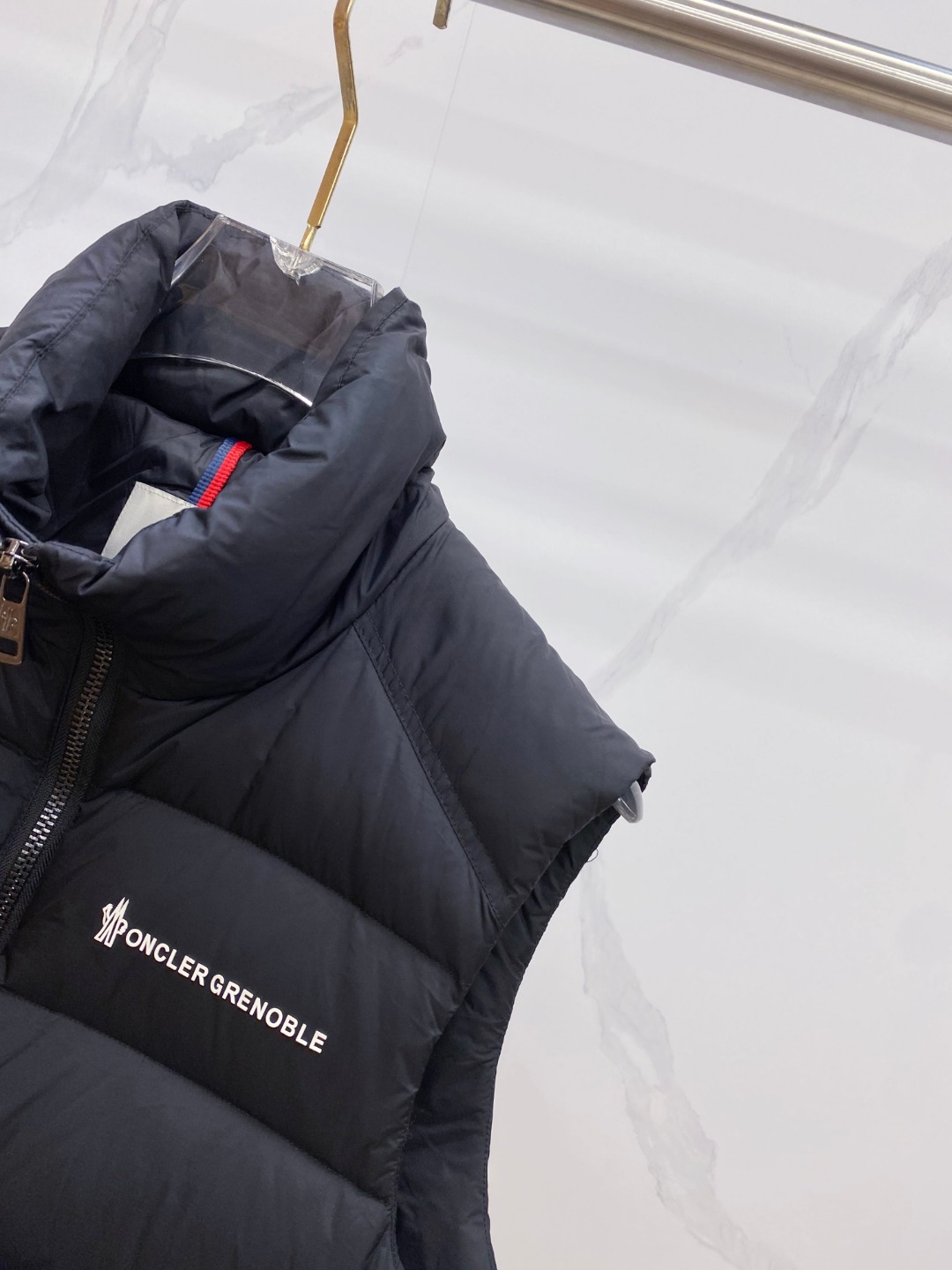 Moncler 蒙口🆕🆕🆕25年冬季新款羽绒马甲立领羽绒马甲，原版订制五金配件，采用顶级90白鸭绒超柔软