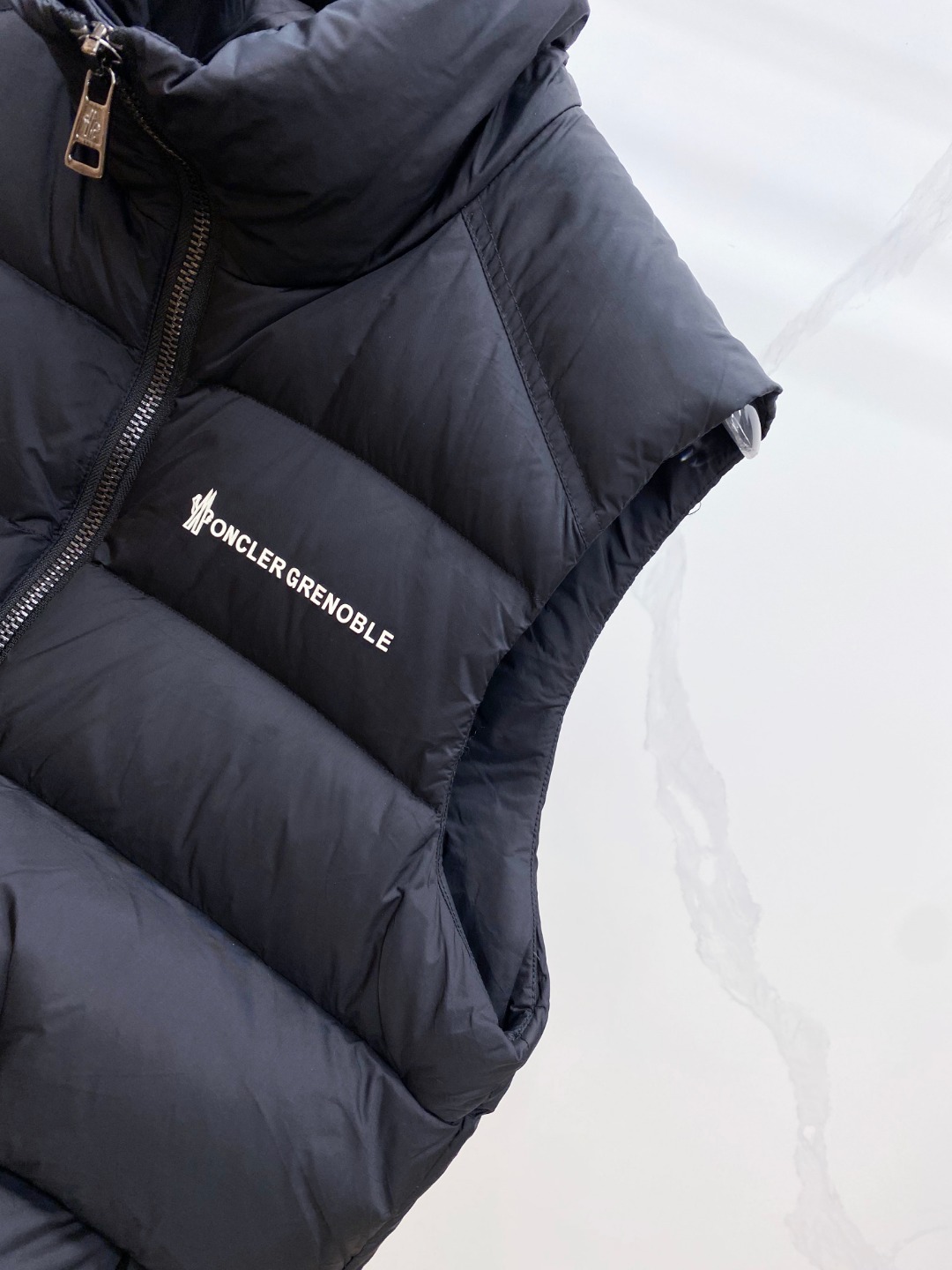 Moncler 蒙口🆕🆕🆕25年冬季新款羽绒马甲立领羽绒马甲，原版订制五金配件，采用顶级90白鸭绒超柔软