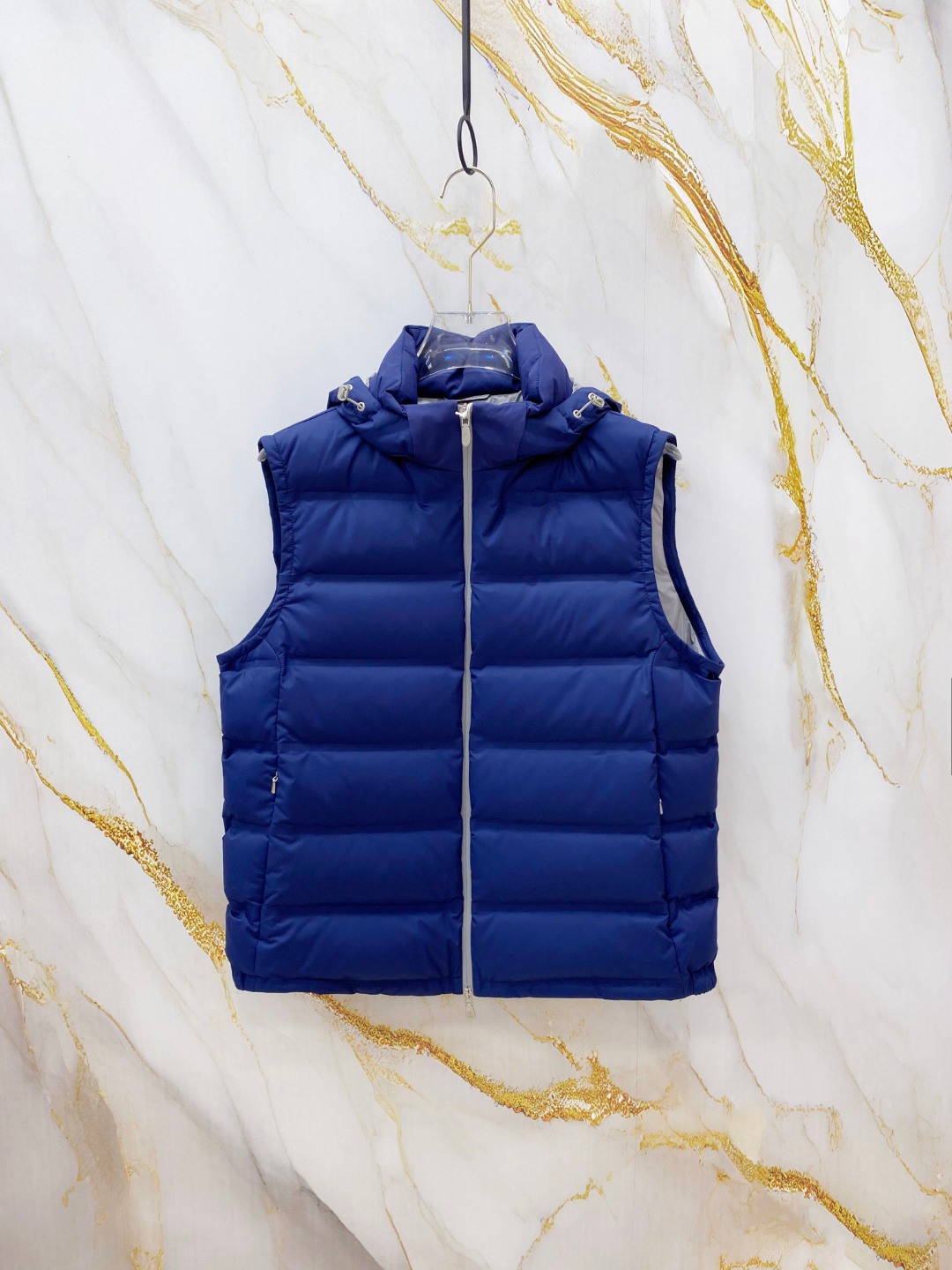 NO:651781,25 autumn and winter new products released, BC's new down vest is shipped, the hat is completely detachable and has a stand-up collar, all fabrics and accessories are made from original molds, the texture is super strong, the code number is XS-XL,, down jacket, hats, alexander wang1986090925秋冬新品发布,BC新款羽绒马甲出货,帽子可完全拆卸成立领,所有面料及辅料原版开模订制,质感超强,码数XS-XL,,down jacket,hats,alexander wang,Men's clothing