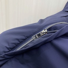 2026秋冬新款棉服冲锋衣,配备原版五金,选用G‑TEX功能性面料,拥有优秀的防风防水表现。压胶密封口袋,帽口支持调节, 2026秋冬新款棉服冲锋衣,配备原版五金,选用G‑TEX功能性面料,拥有优秀的防风防水表现。压胶密封口袋,帽口支持调节,