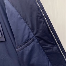 2026秋冬新款棉服冲锋衣,配备原版五金,选用G‑TEX功能性面料,拥有优秀的防风防水表现。压胶密封口袋,帽口支持调节, 2026秋冬新款棉服冲锋衣,配备原版五金,选用G‑TEX功能性面料,拥有优秀的防风防水表现。压胶密封口袋,帽口支持调节,