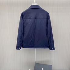 2026秋冬新款棉服冲锋衣,配备原版五金,选用G‑TEX功能性面料,拥有优秀的防风防水表现。压胶密封口袋,帽口支持调节, 2026秋冬新款棉服冲锋衣,配备原版五金,选用G‑TEX功能性面料,拥有优秀的防风防水表现。压胶密封口袋,帽口支持调节,