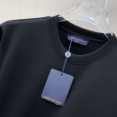 2026ss早秋最新款休闲打底 高端品质 版型面料五金都是专柜1:1定制 面料是用的100%液氨空气层棉面料 身上帅气有 2026ss早秋最新款休闲打底 高端品质 版型面料五金都是专柜1:1定制 面料是用的100%液氨空气层棉面料 身上帅气有