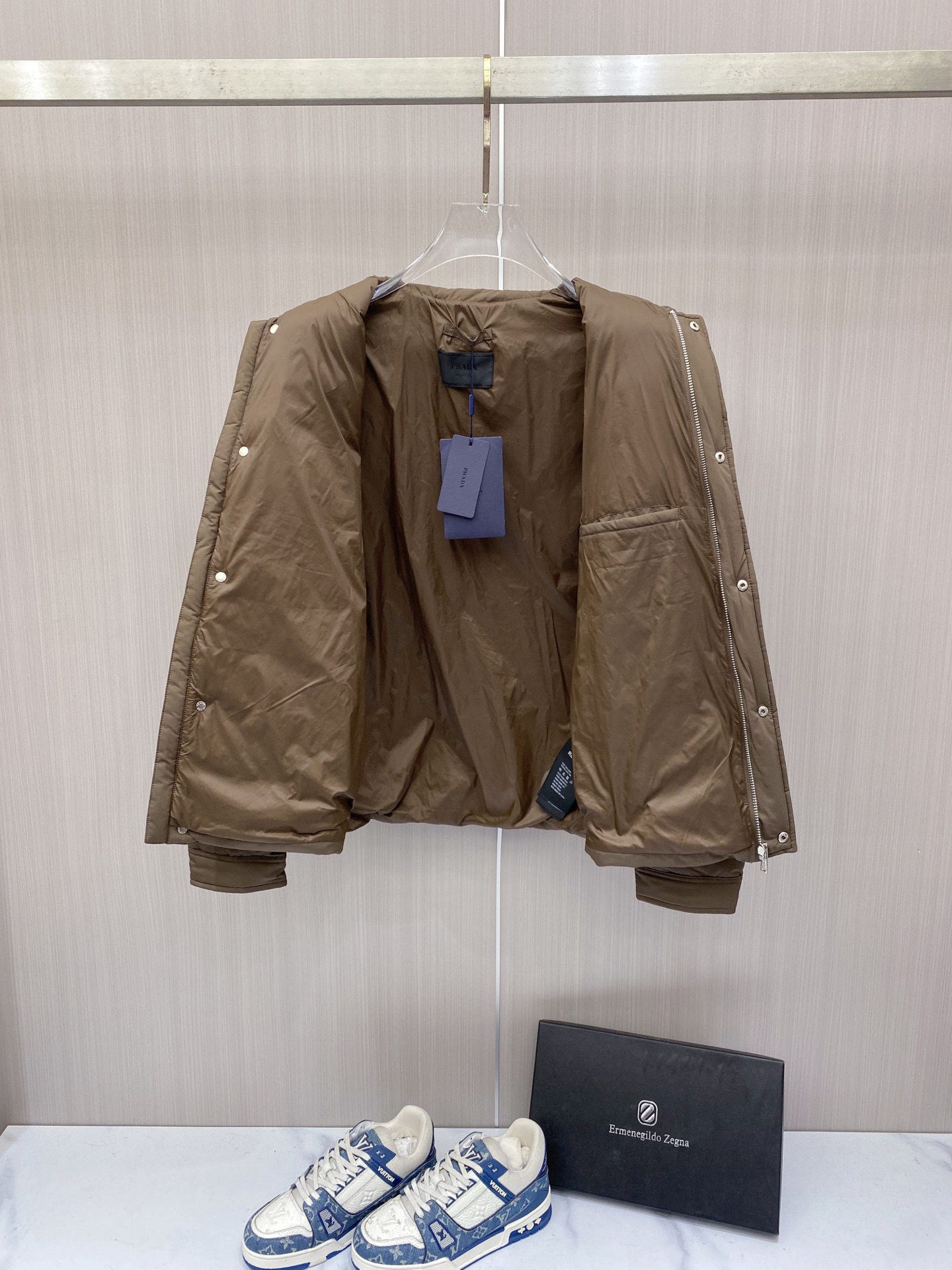 爆款羽绒服 2026新品 新款羽绒服秀场新品,品相非常完美, 内里90%白鹅绒填充,舒适保暖,色泽饱满诱人,非常出彩的设 爆款羽绒服 2026新品 新款羽绒服秀场新品,品相非常完美, 内里90%白鹅绒填充,舒适保暖,色泽饱满诱人,非常出彩的设