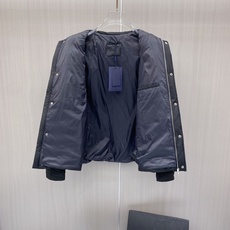 爆款羽绒服 2026新品 新款羽绒服秀场新品,品相非常完美, 内里90%白鹅绒填充,舒适保暖,色泽饱满诱人,非常出彩的设 爆款羽绒服 2026新品 新款羽绒服秀场新品,品相非常完美, 内里90%白鹅绒填充,舒适保暖,色泽饱满诱人,非常出彩的设