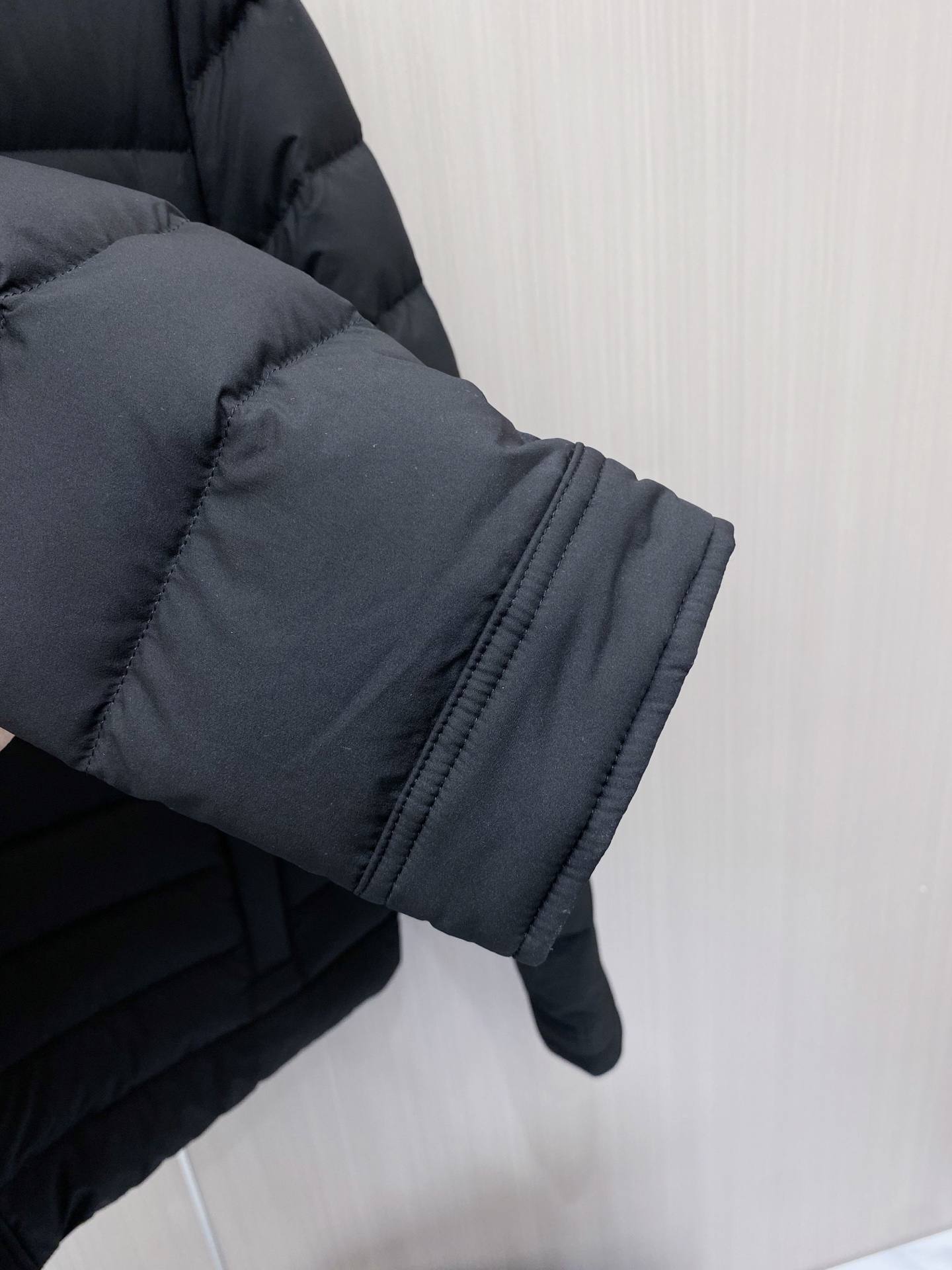 爆款羽绒服 2026新品 新款羽绒服秀场新品,品相非常完美, 内里90%白鹅绒填充,舒适保暖,色泽饱满诱人,非常出彩的设 爆款羽绒服 2026新品 新款羽绒服秀场新品,品相非常完美, 内里90%白鹅绒填充,舒适保暖,色泽饱满诱人,非常出彩的设