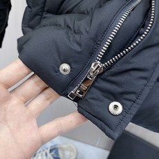 爆款羽绒服 2026新品 新款羽绒服秀场新品,品相非常完美, 内里90%白鹅绒填充,舒适保暖,色泽饱满诱人,非常出彩的设 爆款羽绒服 2026新品 新款羽绒服秀场新品,品相非常完美, 内里90%白鹅绒填充,舒适保暖,色泽饱满诱人,非常出彩的设