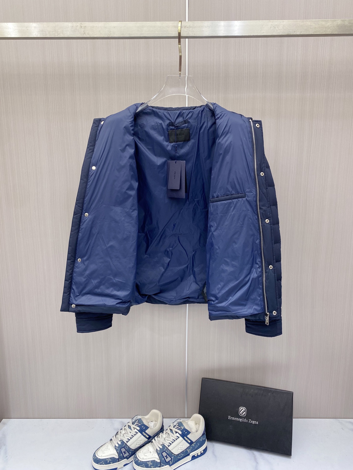 爆款羽绒服 2026新品 新款羽绒服秀场新品,品相非常完美, 内里90%白鹅绒填充,舒适保暖,色泽饱满诱人,非常出彩的设 爆款羽绒服 2026新品 新款羽绒服秀场新品,品相非常完美, 内里90%白鹅绒填充,舒适保暖,色泽饱满诱人,非常出彩的设
