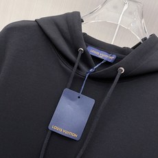 2026ss早秋最新款休闲打底 高端品质 版型面料五金都是专柜1:1定制 面料是用的100%液氨空气层棉面料 身上帅气有 2026ss早秋最新款休闲打底 高端品质 版型面料五金都是专柜1:1定制 面料是用的100%液氨空气层棉面料 身上帅气有