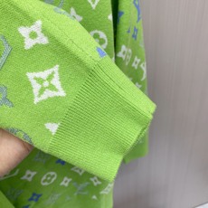 2026秋冬新款羊毛毛衣 高品质意大利进口羊毛混纺面料,高密度针织,时尚百搭毛衣,帅气十足。经典Logo标志 更耐穿更加 2026秋冬新款羊毛毛衣 高品质意大利进口羊毛混纺面料,高密度针织,时尚百搭毛衣,帅气十足。经典Logo标志 更耐穿更加