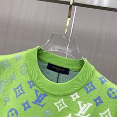 2026秋冬新款羊毛毛衣 高品质意大利进口羊毛混纺面料,高密度针织,时尚百搭毛衣,帅气十足。经典Logo标志 更耐穿更加 2026秋冬新款羊毛毛衣 高品质意大利进口羊毛混纺面料,高密度针织,时尚百搭毛衣,帅气十足。经典Logo标志 更耐穿更加