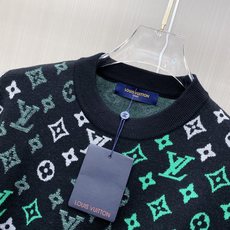 2026秋冬新款羊毛毛衣 高品质意大利进口羊毛混纺面料,高密度针织,时尚百搭毛衣,帅气十足。经典Logo标志 更耐穿更加 2026秋冬新款羊毛毛衣 高品质意大利进口羊毛混纺面料,高密度针织,时尚百搭毛衣,帅气十足。经典Logo标志 更耐穿更加