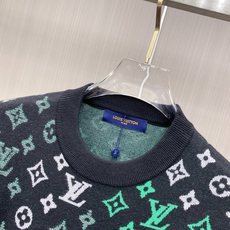 2026秋冬新款羊毛毛衣 高品质意大利进口羊毛混纺面料,高密度针织,时尚百搭毛衣,帅气十足。经典Logo标志 更耐穿更加 2026秋冬新款羊毛毛衣 高品质意大利进口羊毛混纺面料,高密度针织,时尚百搭毛衣,帅气十足。经典Logo标志 更耐穿更加