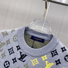 2026秋冬新款羊毛毛衣 高品质意大利进口羊毛混纺面料,高密度针织,时尚百搭毛衣,帅气十足。经典Logo标志 更耐穿更加 2026秋冬新款羊毛毛衣 高品质意大利进口羊毛混纺面料,高密度针织,时尚百搭毛衣,帅气十足。经典Logo标志 更耐穿更加