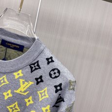 2026秋冬新款羊毛毛衣 高品质意大利进口羊毛混纺面料,高密度针织,时尚百搭毛衣,帅气十足。经典Logo标志 更耐穿更加 2026秋冬新款羊毛毛衣 高品质意大利进口羊毛混纺面料,高密度针织,时尚百搭毛衣,帅气十足。经典Logo标志 更耐穿更加