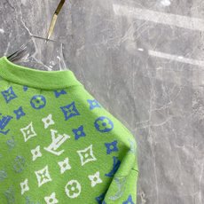 2026秋冬新款羊毛毛衣 高品质意大利进口羊毛混纺面料,高密度针织,时尚百搭毛衣,帅气十足。经典Logo标志 更耐穿更加 2026秋冬新款羊毛毛衣 高品质意大利进口羊毛混纺面料,高密度针织,时尚百搭毛衣,帅气十足。经典Logo标志 更耐穿更加