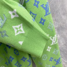 2026秋冬新款羊毛毛衣 高品质意大利进口羊毛混纺面料,高密度针织,时尚百搭毛衣,帅气十足。经典Logo标志 更耐穿更加 2026秋冬新款羊毛毛衣 高品质意大利进口羊毛混纺面料,高密度针织,时尚百搭毛衣,帅气十足。经典Logo标志 更耐穿更加