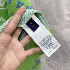 2026秋冬新款羊毛毛衣 高品质意大利进口羊毛混纺面料,高密度针织,时尚百搭毛衣,帅气十足。经典Logo标志 更耐穿更加 2026秋冬新款羊毛毛衣 高品质意大利进口羊毛混纺面料,高密度针织,时尚百搭毛衣,帅气十足。经典Logo标志 更耐穿更加