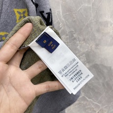 2026秋冬新款羊毛毛衣 高品质意大利进口羊毛混纺面料,高密度针织,时尚百搭毛衣,帅气十足。经典Logo标志 更耐穿更加 2026秋冬新款羊毛毛衣 高品质意大利进口羊毛混纺面料,高密度针织,时尚百搭毛衣,帅气十足。经典Logo标志 更耐穿更加