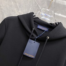 2026ss早秋最新款休闲打底 高端品质 版型面料五金都是专柜1:1定制 面料是用的100%液氨空气层棉面料 身上帅气有 2026ss早秋最新款休闲打底 高端品质 版型面料五金都是专柜1:1定制 面料是用的100%液氨空气层棉面料 身上帅气有