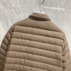 爆款羽绒服 2026新品 新款羽绒服秀场新品,品相非常完美, 内里90%白鹅绒填充,舒适保暖,色泽饱满诱人,非常出彩的设 爆款羽绒服 2026新品 新款羽绒服秀场新品,品相非常完美, 内里90%白鹅绒填充,舒适保暖,色泽饱满诱人,非常出彩的设