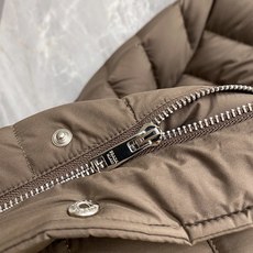 爆款羽绒服 2026新品 新款羽绒服秀场新品,品相非常完美, 内里90%白鹅绒填充,舒适保暖,色泽饱满诱人,非常出彩的设 爆款羽绒服 2026新品 新款羽绒服秀场新品,品相非常完美, 内里90%白鹅绒填充,舒适保暖,色泽饱满诱人,非常出彩的设
