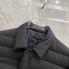 爆款羽绒服 2026新品 新款羽绒服秀场新品,品相非常完美, 内里90%白鹅绒填充,舒适保暖,色泽饱满诱人,非常出彩的设 爆款羽绒服 2026新品 新款羽绒服秀场新品,品相非常完美, 内里90%白鹅绒填充,舒适保暖,色泽饱满诱人,非常出彩的设