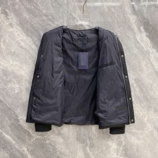 爆款羽绒服 2026新品 新款羽绒服秀场新品,品相非常完美, 内里90%白鹅绒填充,舒适保暖,色泽饱满诱人,非常出彩的设 爆款羽绒服 2026新品 新款羽绒服秀场新品,品相非常完美, 内里90%白鹅绒填充,舒适保暖,色泽饱满诱人,非常出彩的设