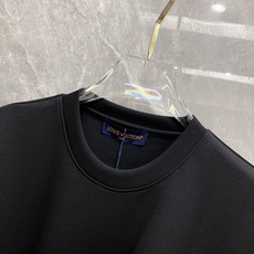 2026ss早秋最新款休闲打底 高端品质 版型面料五金都是专柜1:1定制 面料是用的100%液氨空气层棉面料 身上帅气有 2026ss早秋最新款休闲打底 高端品质 版型面料五金都是专柜1:1定制 面料是用的100%液氨空气层棉面料 身上帅气有
