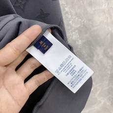 2026ss早秋最新款休闲打底 高端品质 版型面料五金都是专柜1:1定制 面料是用的100%液氨空气层棉面料 身上帅气有 2026ss早秋最新款休闲打底 高端品质 版型面料五金都是专柜1:1定制 面料是用的100%液氨空气层棉面料 身上帅气有