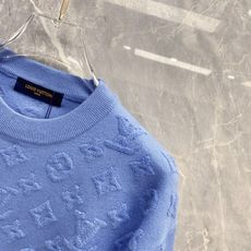 2026秋冬新款羊毛毛衣 高品质意大利进口羊毛混纺面料,高密度针织,时尚百搭毛衣,帅气十足。经典Logo标志 更耐穿更加 2026秋冬新款羊毛毛衣 高品质意大利进口羊毛混纺面料,高密度针织,时尚百搭毛衣,帅气十足。经典Logo标志 更耐穿更加