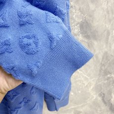 2026秋冬新款羊毛毛衣 高品质意大利进口羊毛混纺面料,高密度针织,时尚百搭毛衣,帅气十足。经典Logo标志 更耐穿更加 2026秋冬新款羊毛毛衣 高品质意大利进口羊毛混纺面料,高密度针织,时尚百搭毛衣,帅气十足。经典Logo标志 更耐穿更加