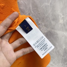 2026秋冬新款羊毛毛衣 高品质意大利进口羊毛混纺面料,高密度针织,时尚百搭毛衣,帅气十足。经典Logo标志 更耐穿更加 2026秋冬新款羊毛毛衣 高品质意大利进口羊毛混纺面料,高密度针织,时尚百搭毛衣,帅气十足。经典Logo标志 更耐穿更加