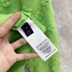 2026秋冬新款羊毛毛衣 高品质意大利进口羊毛混纺面料,高密度针织,时尚百搭毛衣,帅气十足。经典Logo标志 更耐穿更加 2026秋冬新款羊毛毛衣 高品质意大利进口羊毛混纺面料,高密度针织,时尚百搭毛衣,帅气十足。经典Logo标志 更耐穿更加