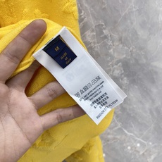 2026秋冬新款羊毛毛衣 高品质意大利进口羊毛混纺面料,高密度针织,时尚百搭毛衣,帅气十足。经典Logo标志 更耐穿更加 2026秋冬新款羊毛毛衣 高品质意大利进口羊毛混纺面料,高密度针织,时尚百搭毛衣,帅气十足。经典Logo标志 更耐穿更加