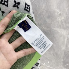 2026秋冬新款羊毛毛衣 高品质意大利进口羊毛混纺面料,高密度针织,时尚百搭毛衣,帅气十足。经典Logo标志 更耐穿更加 2026秋冬新款羊毛毛衣 高品质意大利进口羊毛混纺面料,高密度针织,时尚百搭毛衣,帅气十足。经典Logo标志 更耐穿更加
