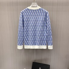2026秋冬新款羊毛毛衣 高品质意大利进口羊毛混纺面料,高密度针织,时尚百搭毛衣,帅气十足。经典Logo标志 更耐穿更加 2026秋冬新款羊毛毛衣 高品质意大利进口羊毛混纺面料,高密度针织,时尚百搭毛衣,帅气十足。经典Logo标志 更耐穿更加