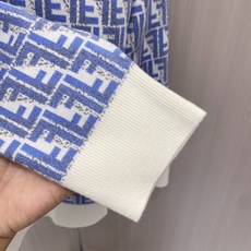 2026秋冬新款羊毛毛衣 高品质意大利进口羊毛混纺面料,高密度针织,时尚百搭毛衣,帅气十足。经典Logo标志 更耐穿更加 2026秋冬新款羊毛毛衣 高品质意大利进口羊毛混纺面料,高密度针织,时尚百搭毛衣,帅气十足。经典Logo标志 更耐穿更加
