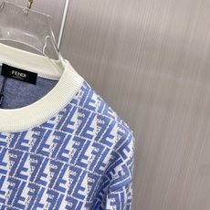 2026秋冬新款羊毛毛衣 高品质意大利进口羊毛混纺面料,高密度针织,时尚百搭毛衣,帅气十足。经典Logo标志 更耐穿更加 2026秋冬新款羊毛毛衣 高品质意大利进口羊毛混纺面料,高密度针织,时尚百搭毛衣,帅气十足。经典Logo标志 更耐穿更加