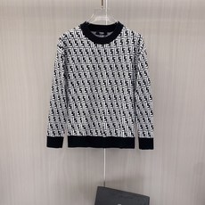 2026秋冬新款羊毛毛衣 高品质意大利进口羊毛混纺面料,高密度针织,时尚百搭毛衣,帅气十足。经典Logo标志 更耐穿更加 2026秋冬新款羊毛毛衣 高品质意大利进口羊毛混纺面料,高密度针织,时尚百搭毛衣,帅气十足。经典Logo标志 更耐穿更加