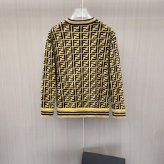 2026秋冬新款羊毛毛衣 高品质意大利进口羊毛混纺面料,高密度针织,时尚百搭毛衣,帅气十足。经典Logo标志 更耐穿更加 2026秋冬新款羊毛毛衣 高品质意大利进口羊毛混纺面料,高密度针织,时尚百搭毛衣,帅气十足。经典Logo标志 更耐穿更加