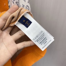 2026秋冬新款羊毛毛衣 高品质意大利进口羊毛混纺面料,高密度针织,时尚百搭毛衣,帅气十足。经典Logo标志 更耐穿更加 2026秋冬新款羊毛毛衣 高品质意大利进口羊毛混纺面料,高密度针织,时尚百搭毛衣,帅气十足。经典Logo标志 更耐穿更加