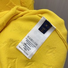 2026秋冬新款羊毛毛衣 高品质意大利进口羊毛混纺面料,高密度针织,时尚百搭毛衣,帅气十足。经典Logo标志 更耐穿更加 2026秋冬新款羊毛毛衣 高品质意大利进口羊毛混纺面料,高密度针织,时尚百搭毛衣,帅气十足。经典Logo标志 更耐穿更加