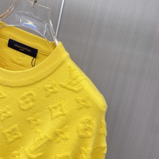 2026秋冬新款羊毛毛衣 高品质意大利进口羊毛混纺面料,高密度针织,时尚百搭毛衣,帅气十足。经典Logo标志 更耐穿更加 2026秋冬新款羊毛毛衣 高品质意大利进口羊毛混纺面料,高密度针织,时尚百搭毛衣,帅气十足。经典Logo标志 更耐穿更加