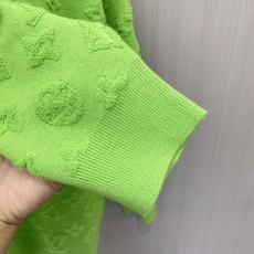 2026秋冬新款羊毛毛衣 高品质意大利进口羊毛混纺面料,高密度针织,时尚百搭毛衣,帅气十足。经典Logo标志 更耐穿更加 2026秋冬新款羊毛毛衣 高品质意大利进口羊毛混纺面料,高密度针织,时尚百搭毛衣,帅气十足。经典Logo标志 更耐穿更加