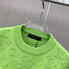 2026秋冬新款羊毛毛衣 高品质意大利进口羊毛混纺面料,高密度针织,时尚百搭毛衣,帅气十足。经典Logo标志 更耐穿更加 2026秋冬新款羊毛毛衣 高品质意大利进口羊毛混纺面料,高密度针织,时尚百搭毛衣,帅气十足。经典Logo标志 更耐穿更加