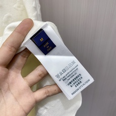 2026秋冬新款羊毛毛衣 高品质意大利进口羊毛混纺面料,高密度针织,时尚百搭毛衣,帅气十足。经典Logo标志 更耐穿更加 2026秋冬新款羊毛毛衣 高品质意大利进口羊毛混纺面料,高密度针织,时尚百搭毛衣,帅气十足。经典Logo标志 更耐穿更加