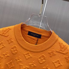 2026秋冬新款羊毛毛衣 高品质意大利进口羊毛混纺面料,高密度针织,时尚百搭毛衣,帅气十足。经典Logo标志 更耐穿更加 2026秋冬新款羊毛毛衣 高品质意大利进口羊毛混纺面料,高密度针织,时尚百搭毛衣,帅气十足。经典Logo标志 更耐穿更加