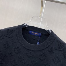 2026秋冬新款羊毛毛衣 高品质意大利进口羊毛混纺面料,高密度针织,时尚百搭毛衣,帅气十足。经典Logo标志 更耐穿更加 2026秋冬新款羊毛毛衣 高品质意大利进口羊毛混纺面料,高密度针织,时尚百搭毛衣,帅气十足。经典Logo标志 更耐穿更加